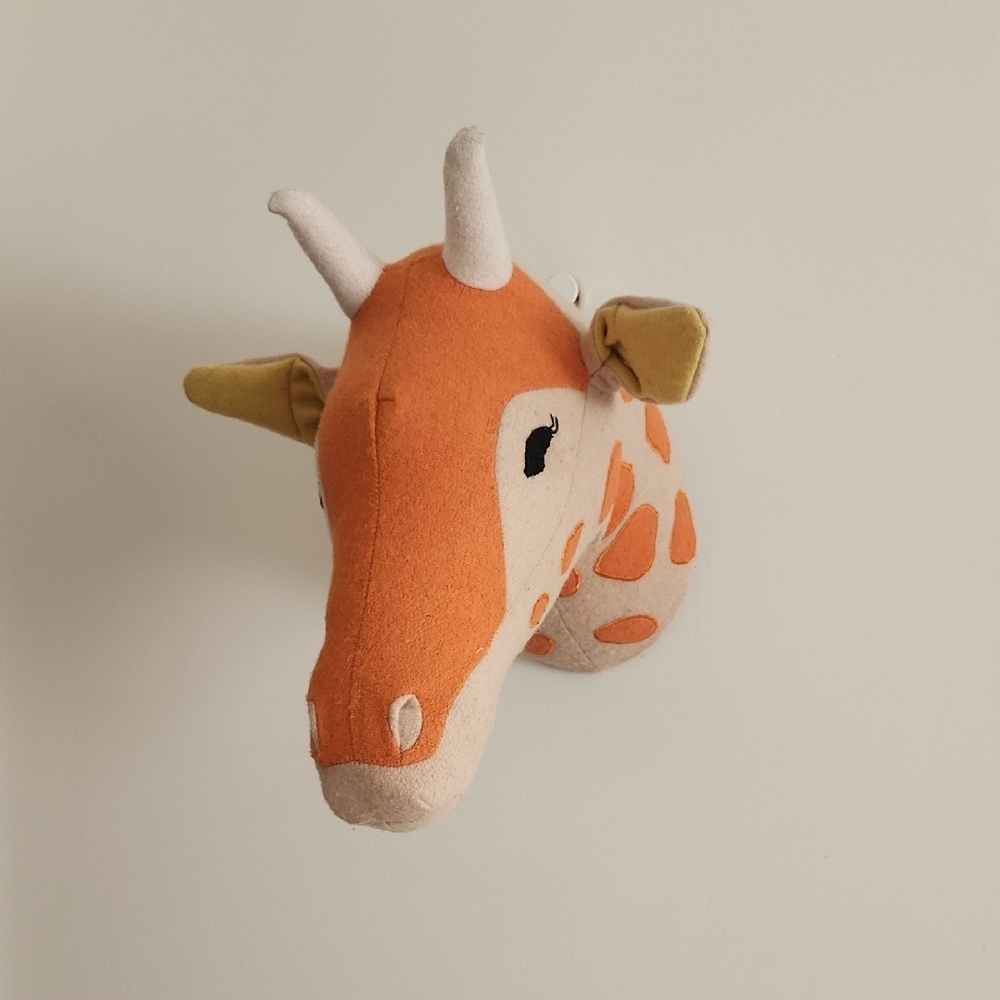 Pillowfort Plush Giraffe Wall Hanging